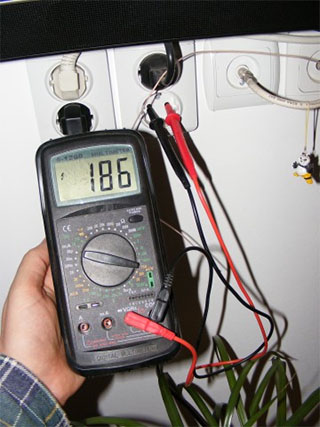 Measuring voltage